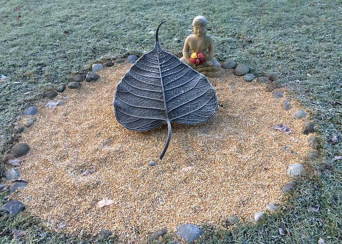 Landguet Ried - Center For Mindful Living אורחן